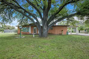 611 N Ave Q St, Clifton, TX 76634 - Photo 1