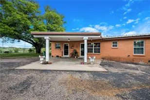 611 N Ave Q St, Clifton, TX 76634 - Photo 5