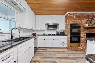 2212 Charboneau St, Waco, TX 76710 - Photo 7