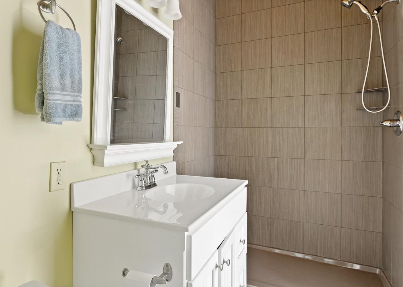 3832 Hiawatha Dr, Michigan City IN  46360-1189 exterior