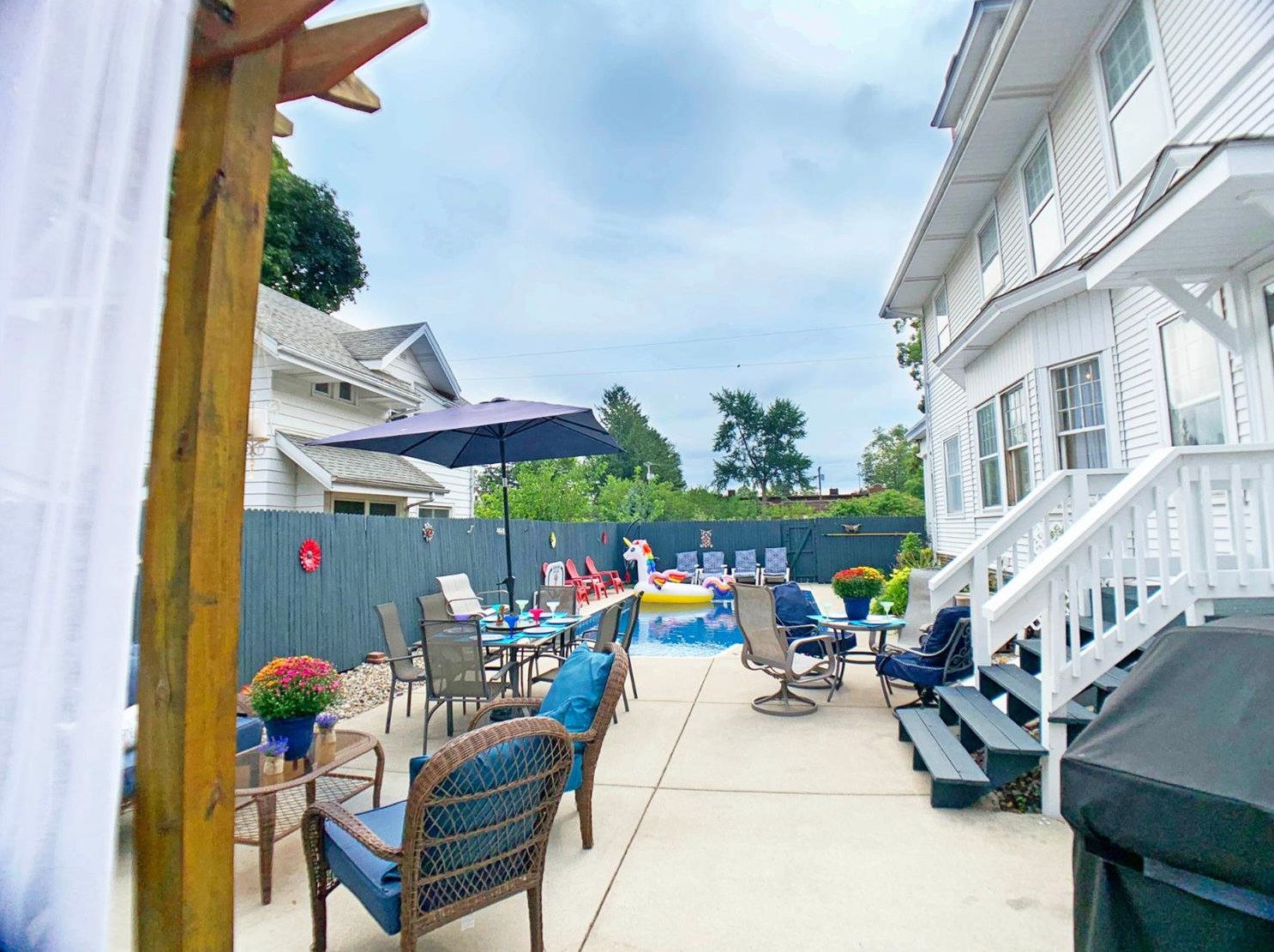 111 Earl Rd, Michigan City IN  46360-5918 exterior