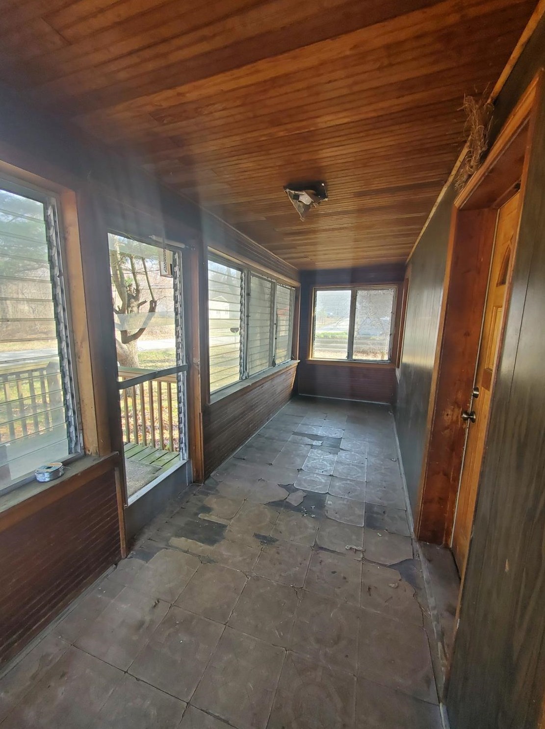 516 Nahas St, Michigan City IN  46360-2138 exterior