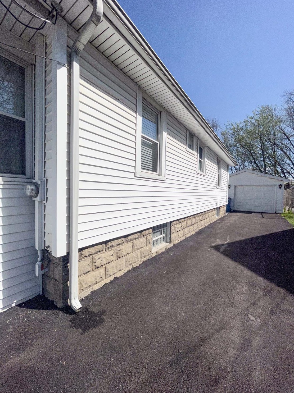 41 Wilhelm St, Schererville IN  46375-2492 exterior