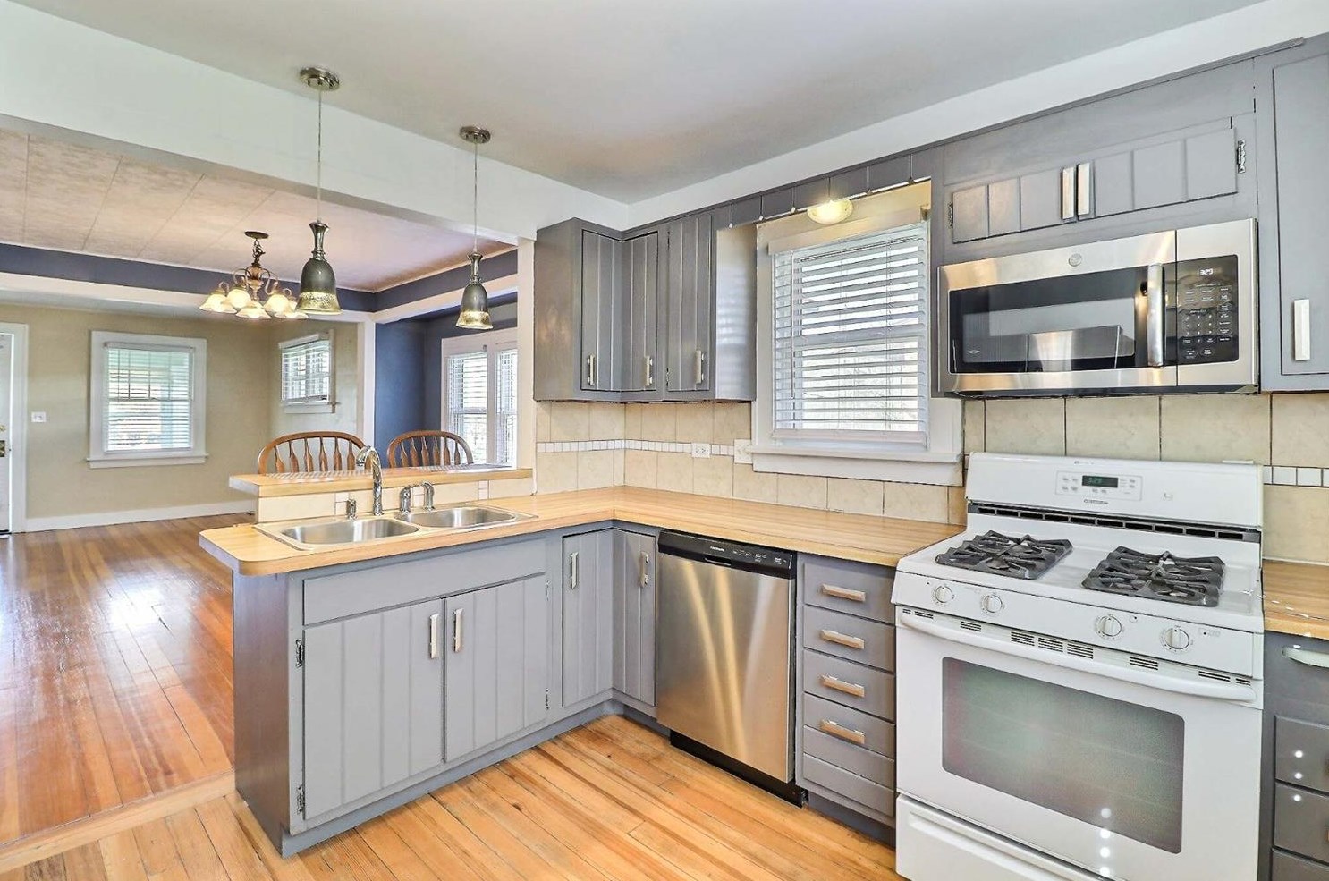 41 Wilhelm St, Schererville IN  46375-2492 exterior