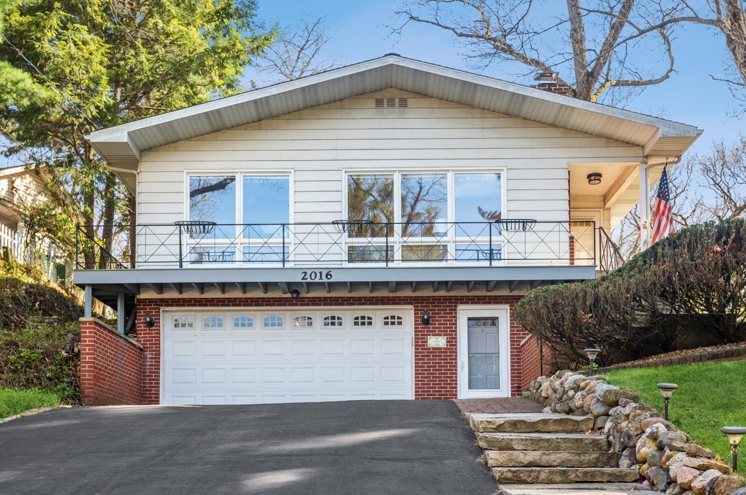 2016 Oriole Trl, Michigan City IN 46360-1480 exterior