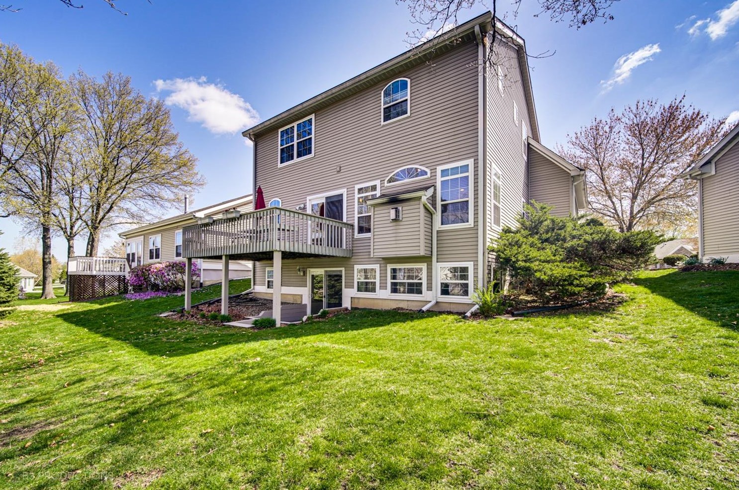 555 Lantern Walk, Valpo IN  46385-2980 exterior