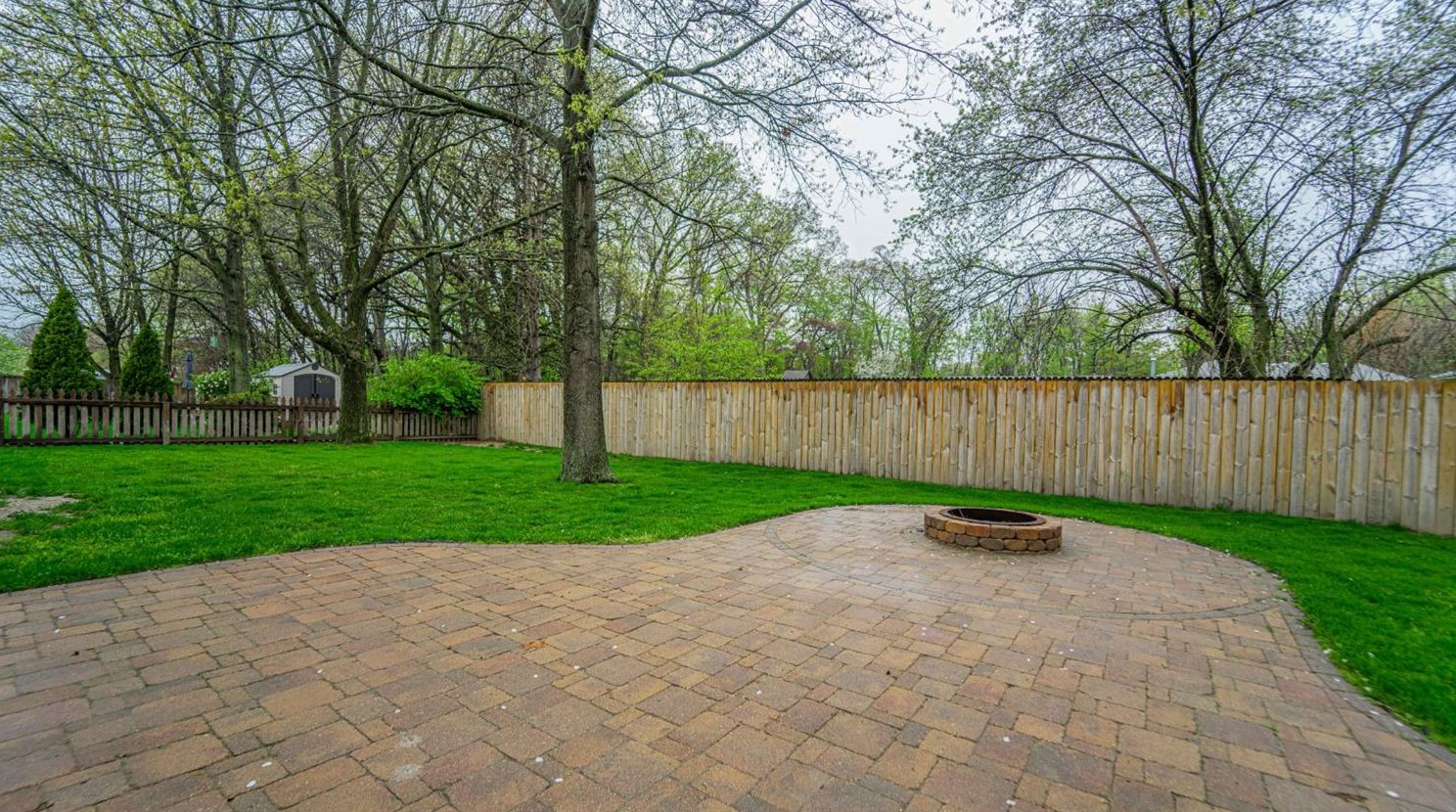 1282 Port Cove Dr, Porter IN  46304-9583 exterior