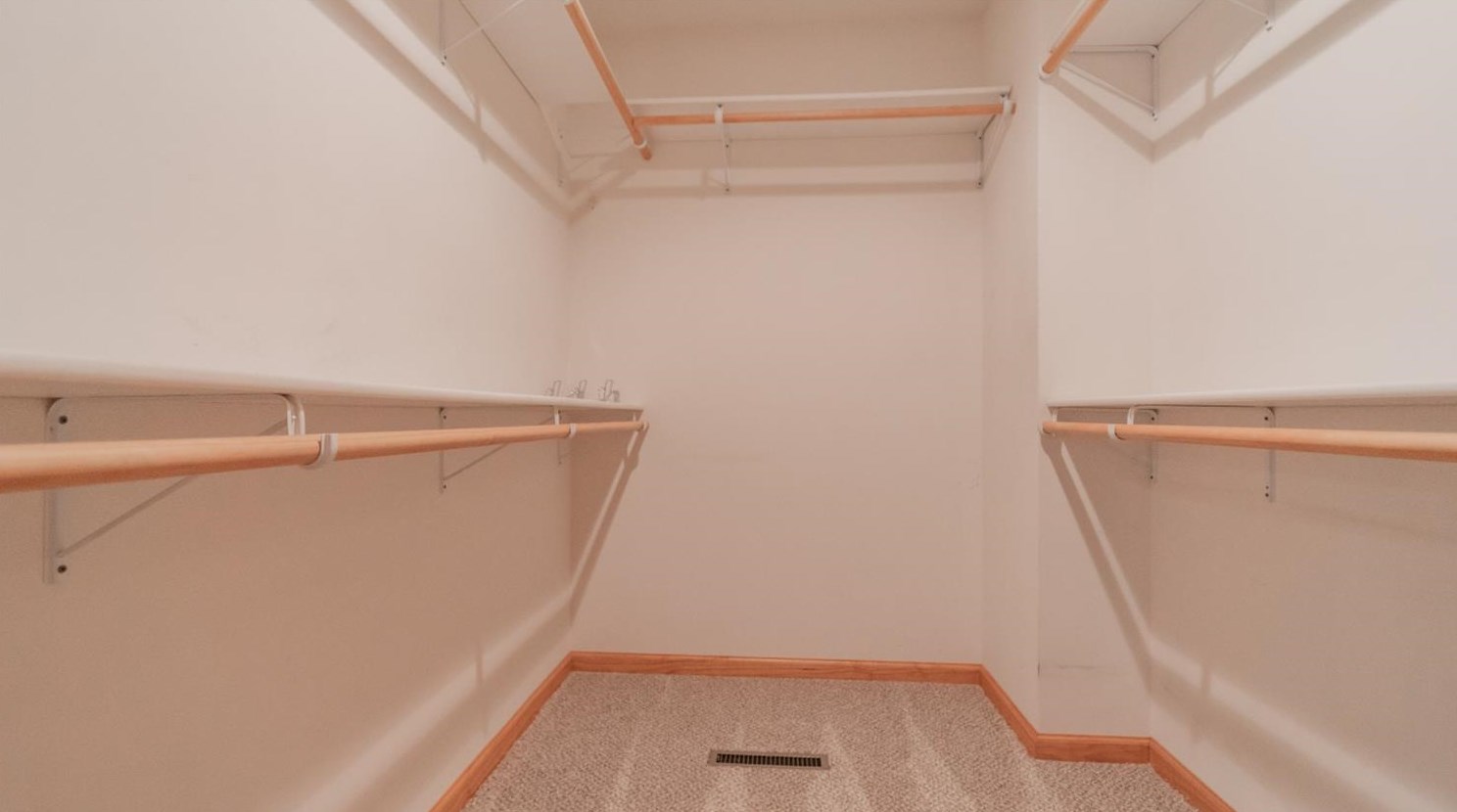 1282 Port Cove Dr, Porter IN  46304-9583 exterior