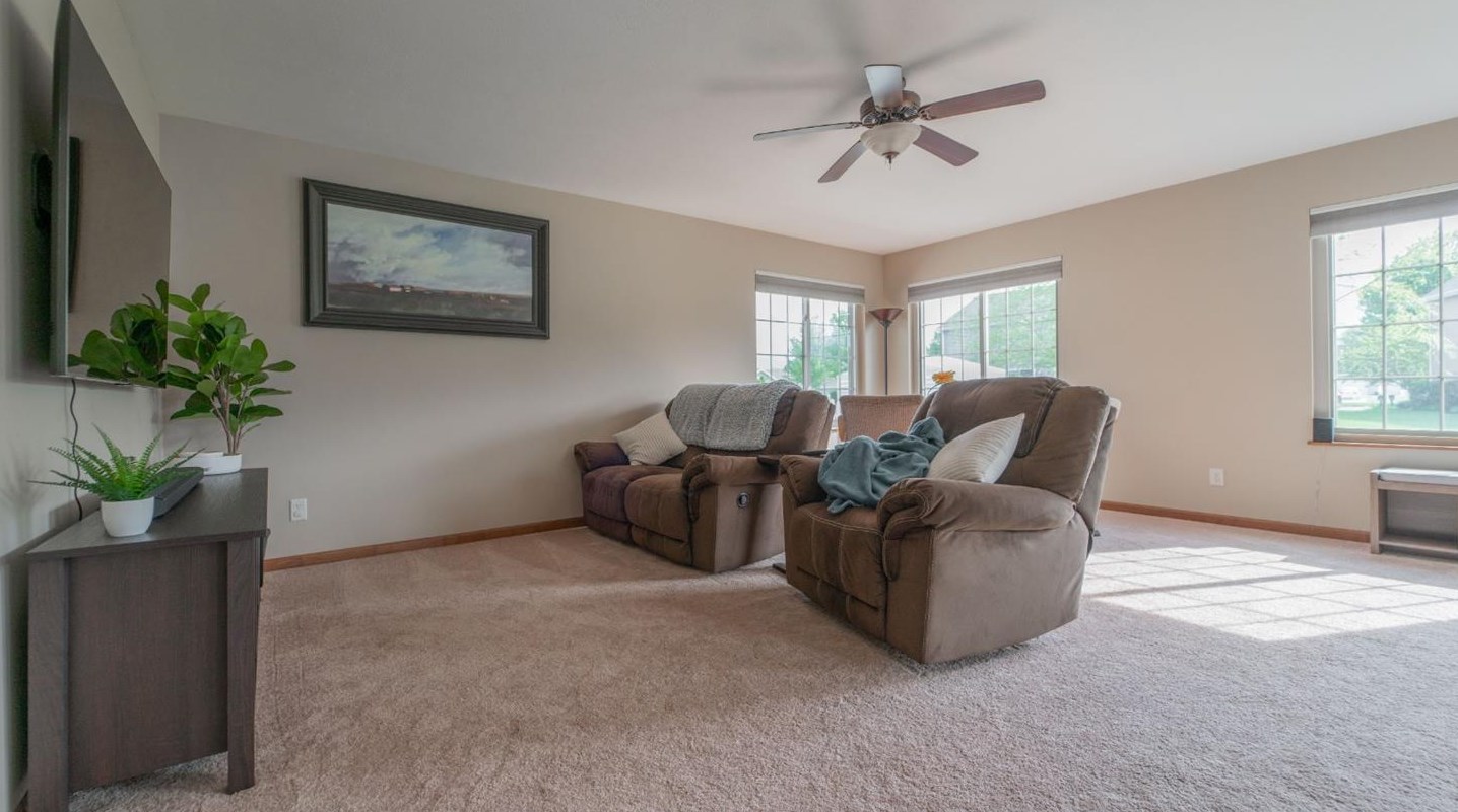 1472 Danvers Pkwy, Valpo IN  46385-7208 exterior