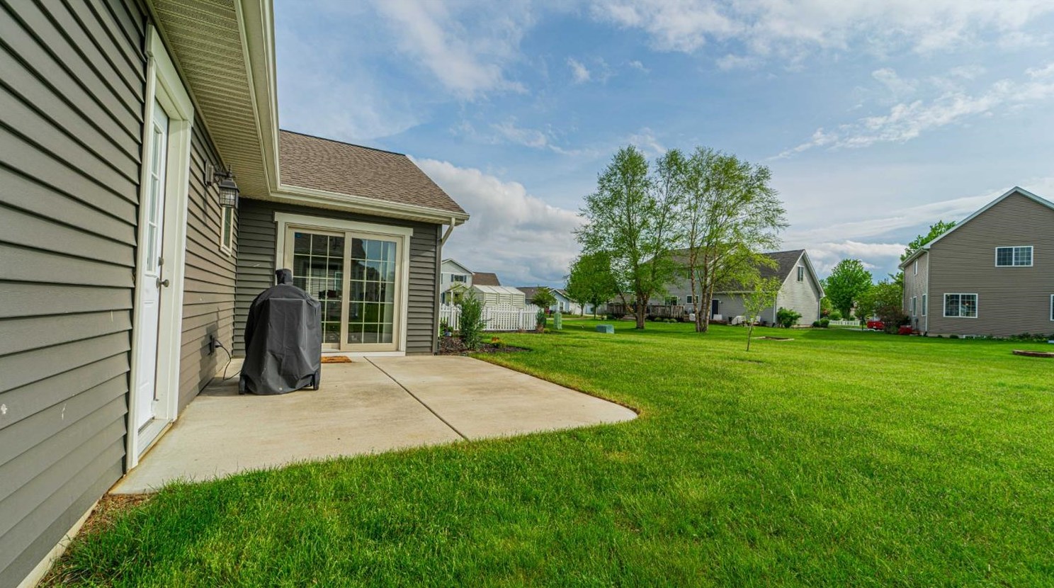 1472 Danvers Pkwy, Valpo IN  46385-7208 exterior