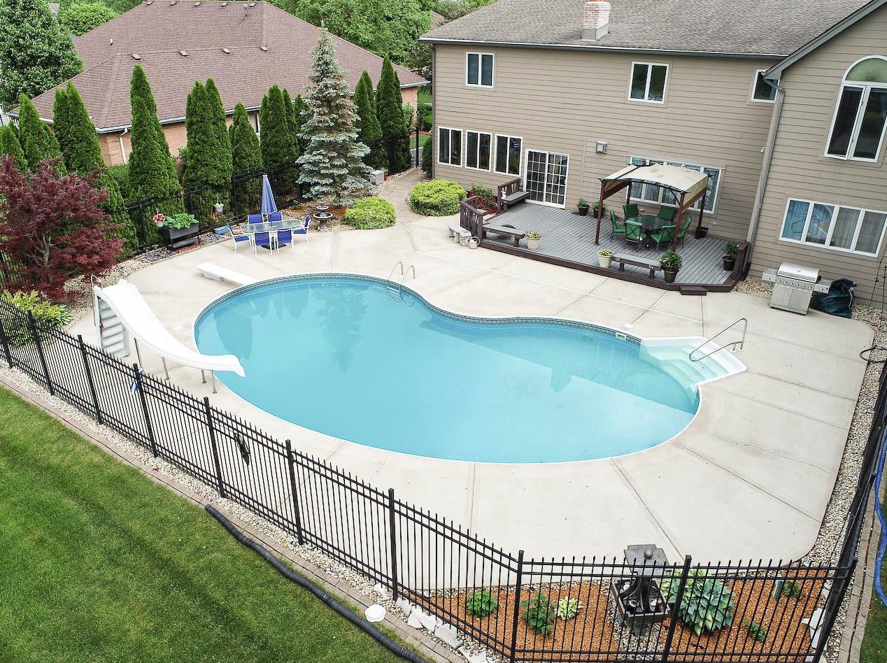 1423 Inverness Ln, Schererville IN  46375-2930 exterior