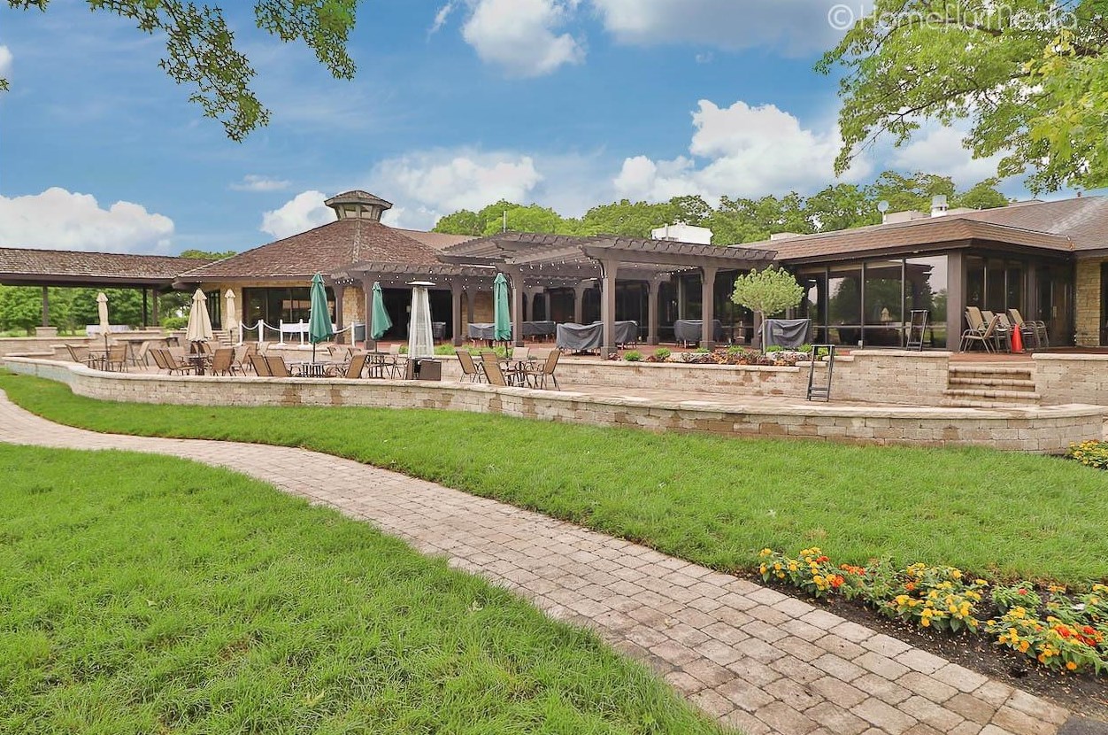 1423 Inverness Ln, Schererville IN  46375-2930 exterior