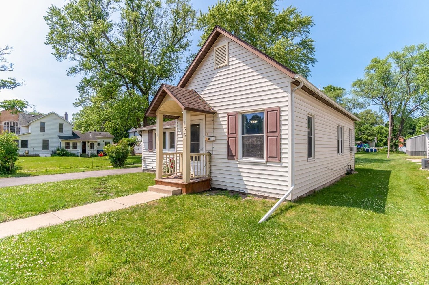 136 Porter Ave, Porter IN  46304-1763 exterior