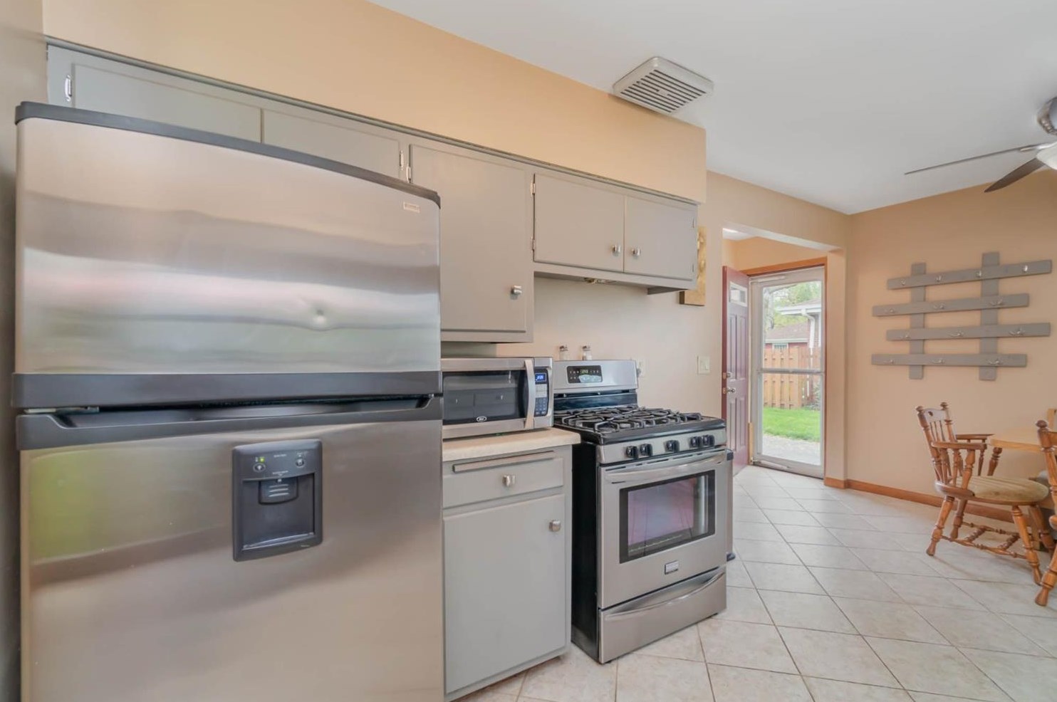 919 Jay St, Griffith IN  46319-2451 exterior