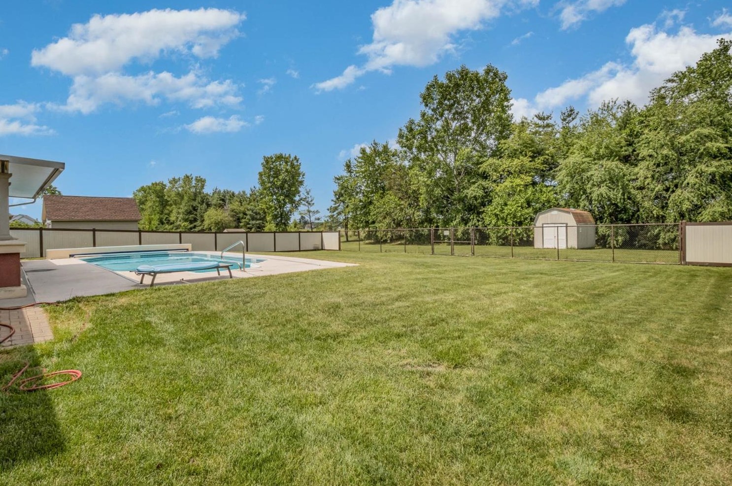 10642 Benton St, Crown Point, IN 46307