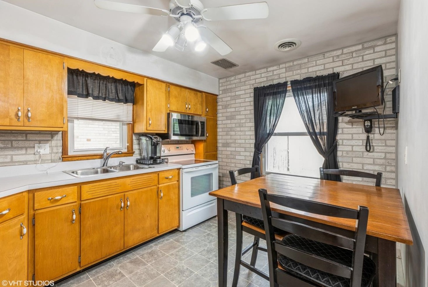 720 Lindberg St, Griffith IN 46319-2034 exterior