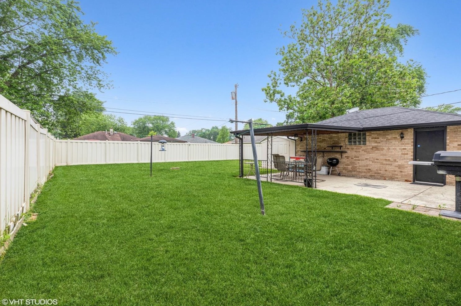 720 Lindberg St, Griffith IN 46319-2034 exterior