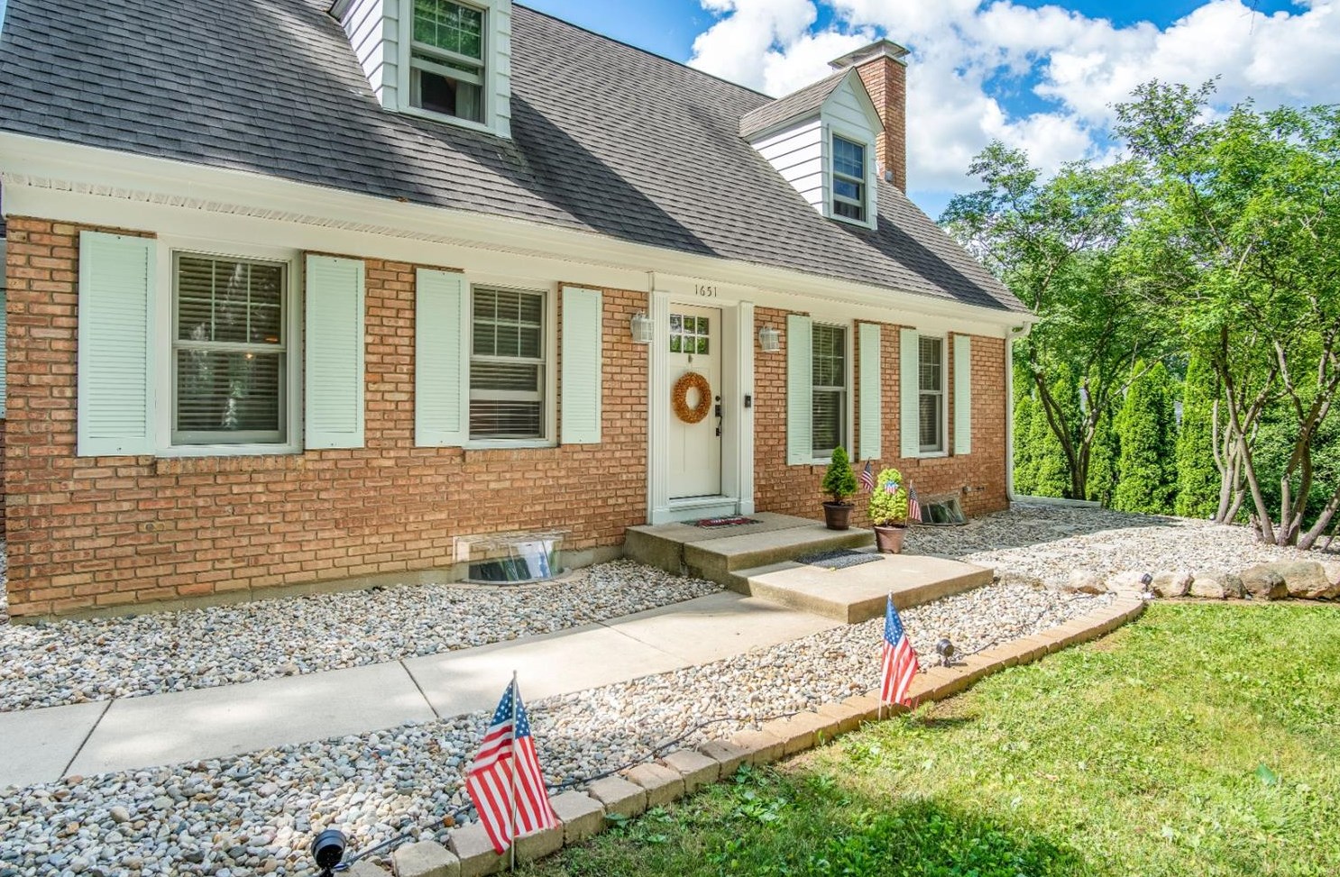 1651 Sherwood Dr, Valpo, IN 46385