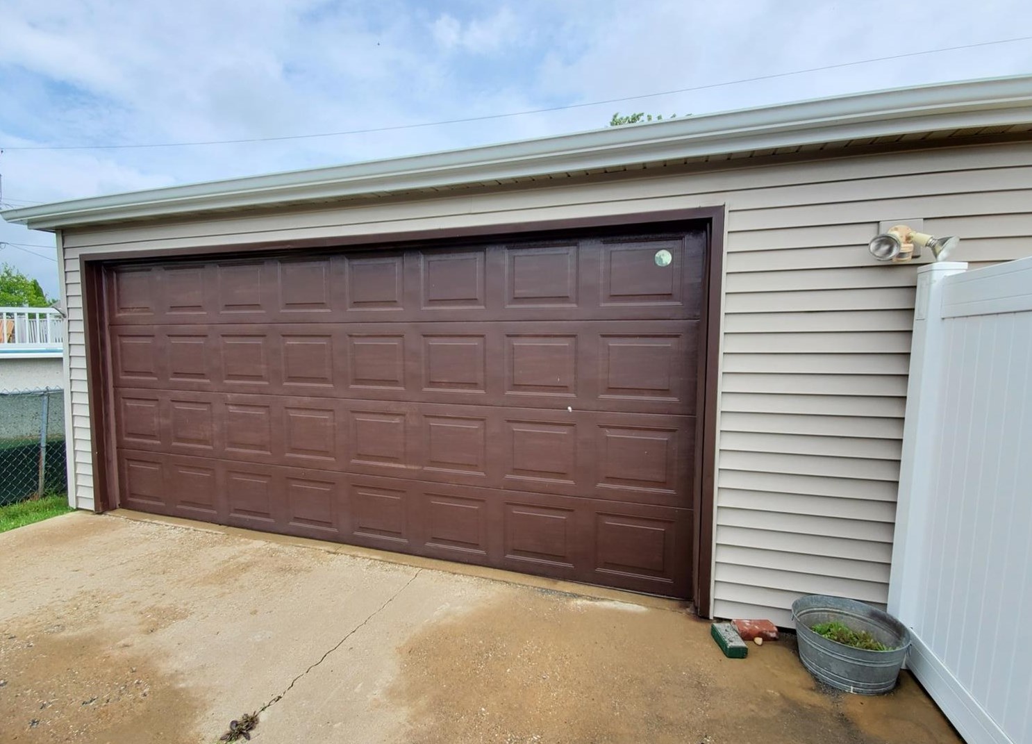 423 Saginaw Dr, Valpo IN 46385-8117 exterior