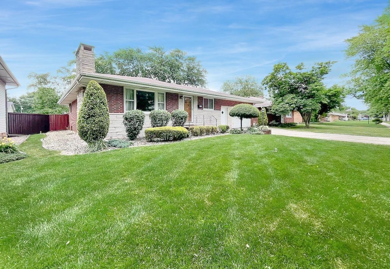 835 Jay St, Griffith IN  46319-2416 exterior
