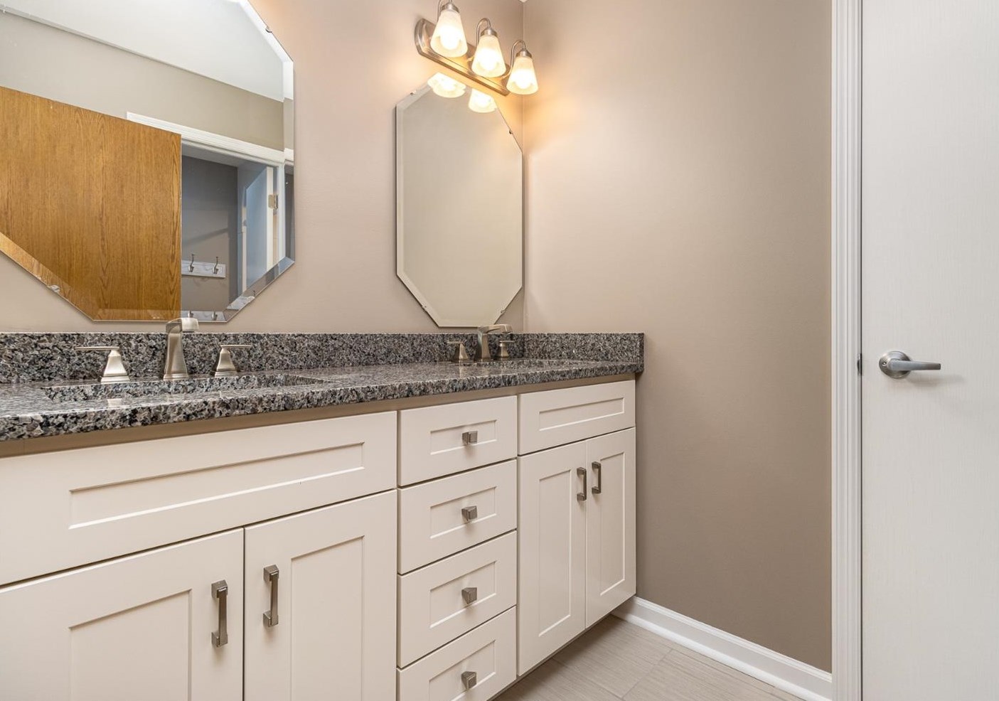 1341 Mccoy Dr, Schererville IN  46375-3031 exterior