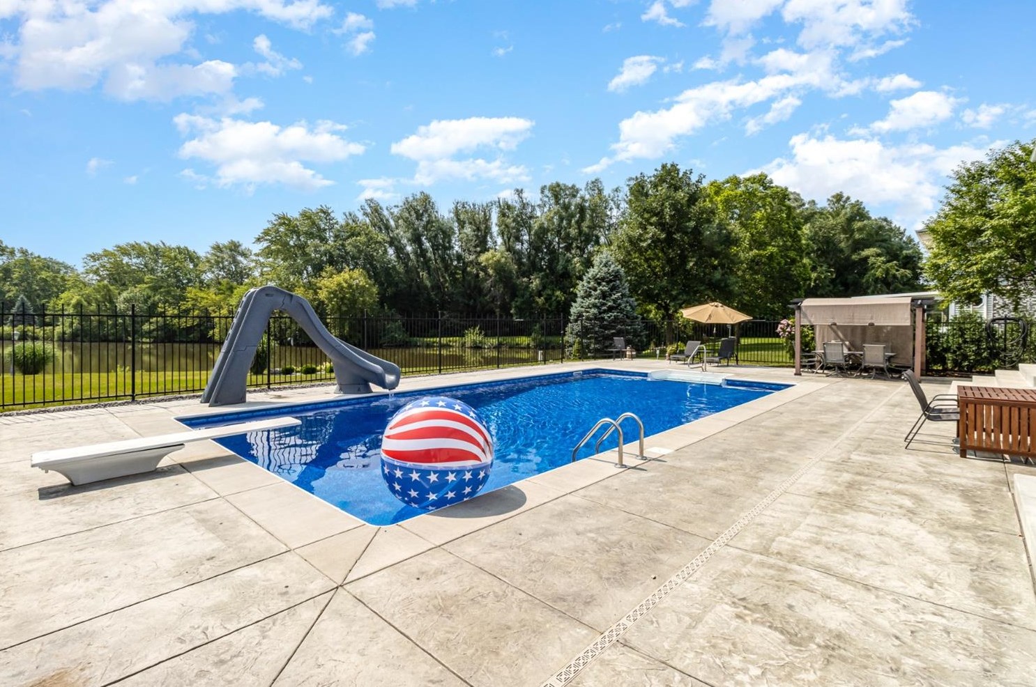 1341 Mccoy Dr, Schererville IN  46375-3031 exterior