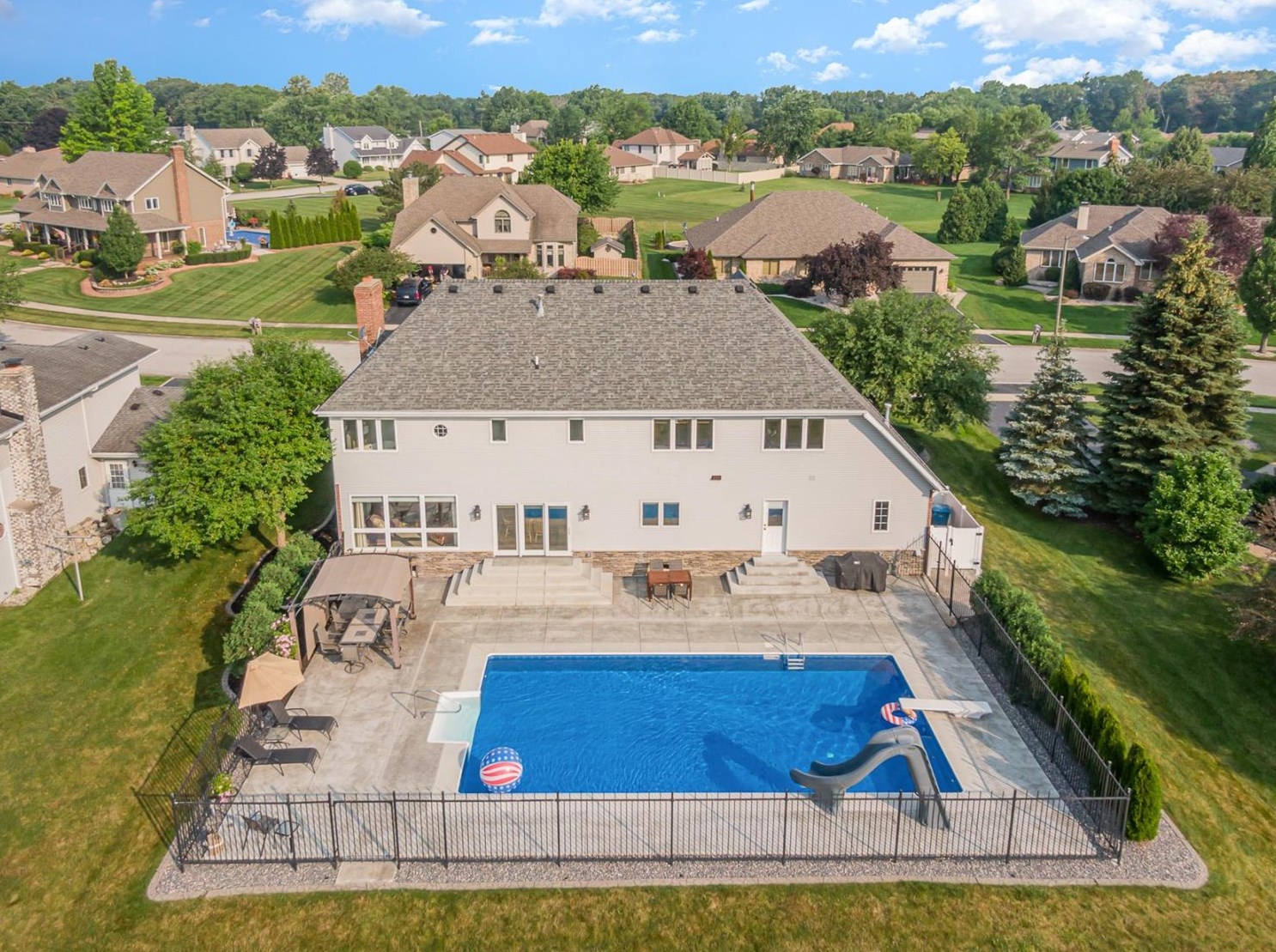 1341 Mccoy Dr, Schererville IN  46375-3031 exterior