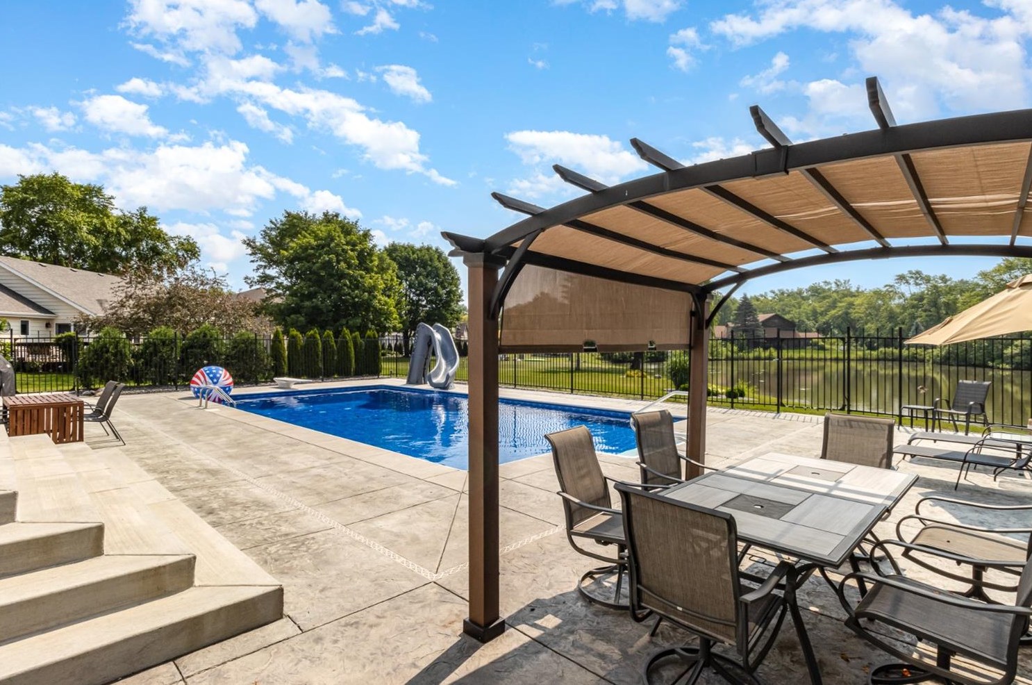 1341 Mccoy Dr, Schererville IN  46375-3031 exterior