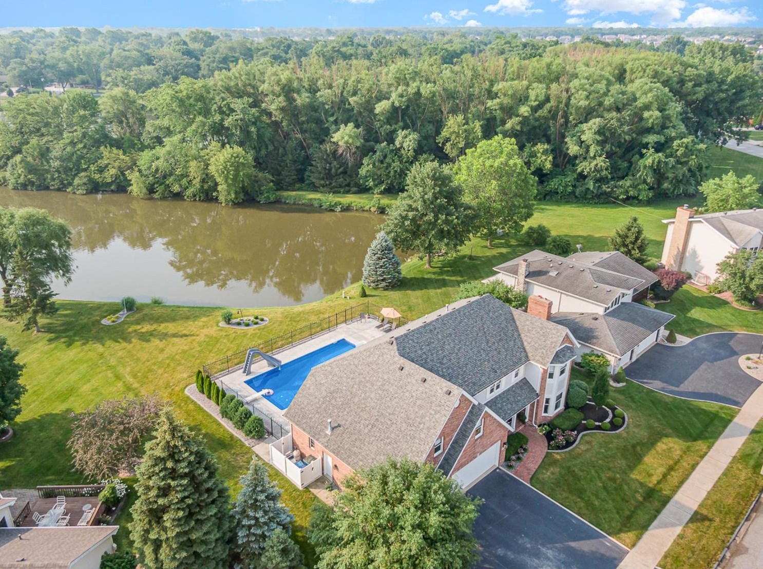 1341 Mccoy Dr, Schererville IN  46375-3031 exterior