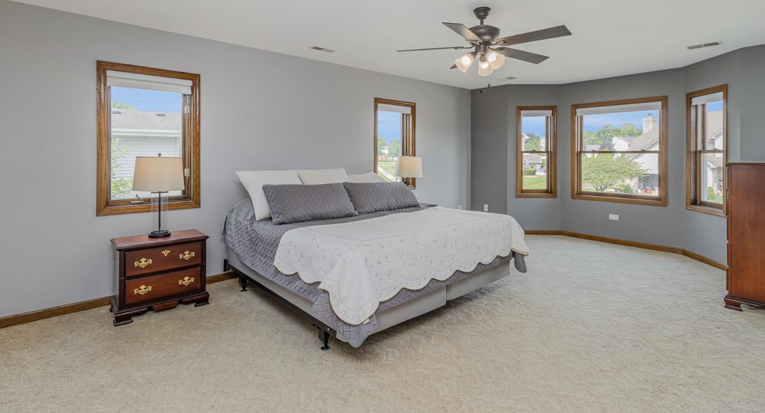 1341 Mccoy Dr, Schererville IN  46375-3031 exterior