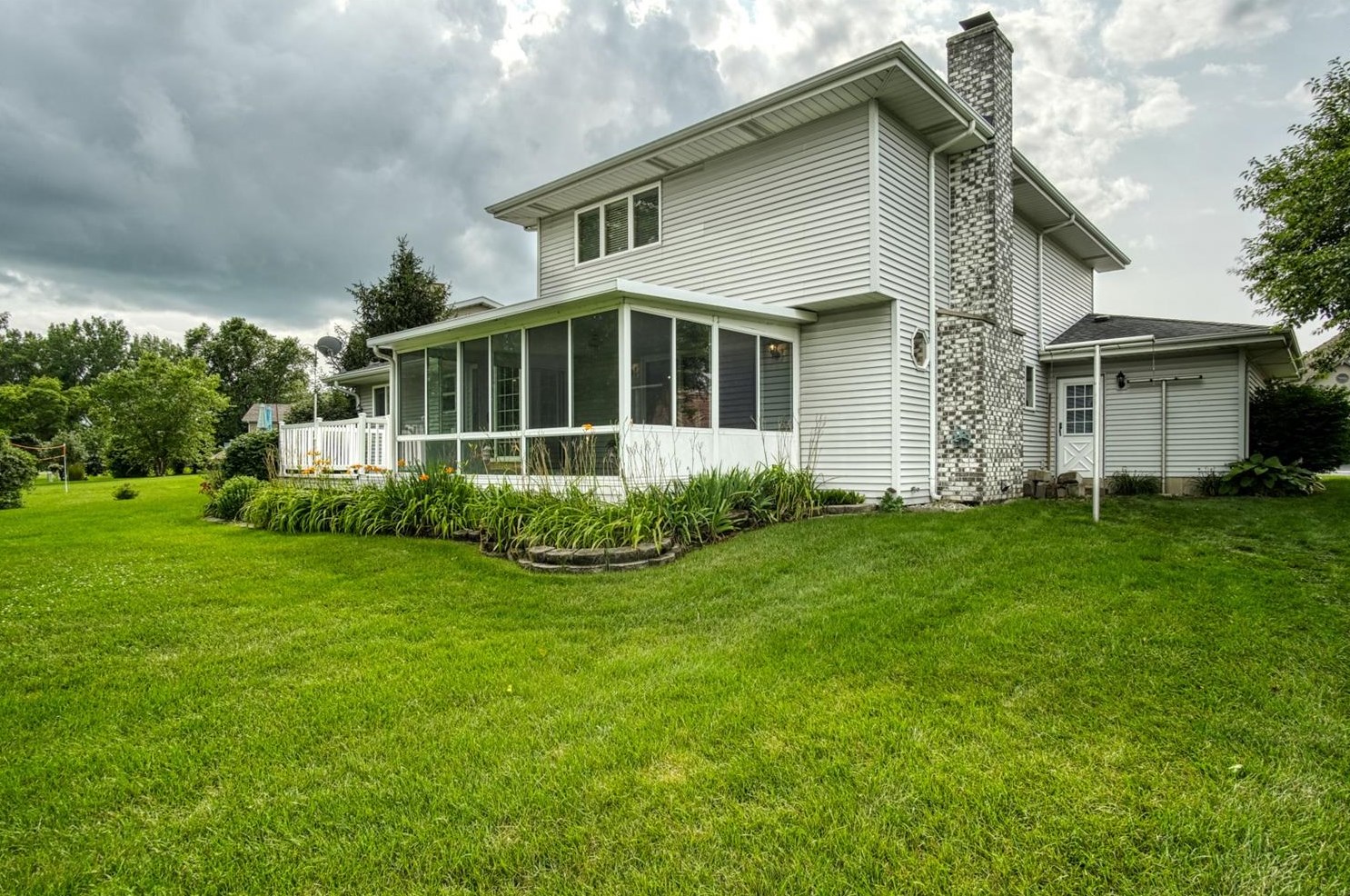 1345 Mccoy Dr, Schererville IN  46375-3031 exterior