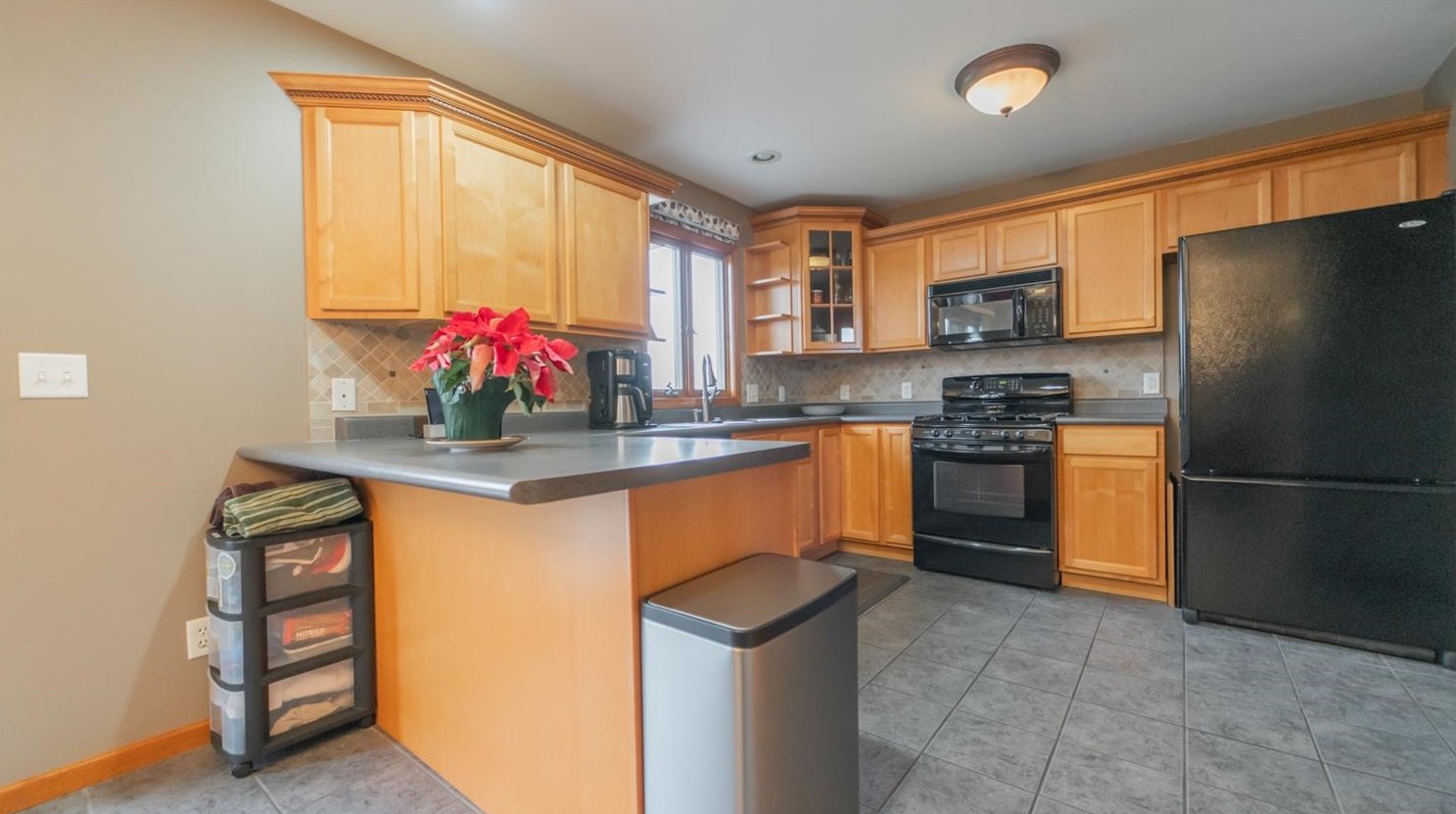 6586 Arrowhead Dr, Schererville IN  46375-5347 exterior