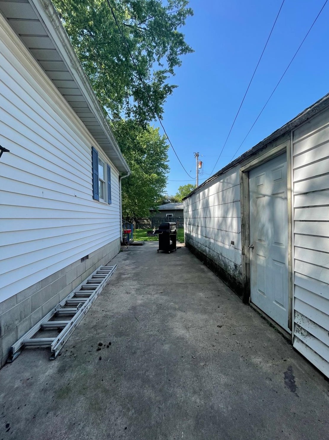 202 Maple St, Kentland IN  47951-1042 exterior