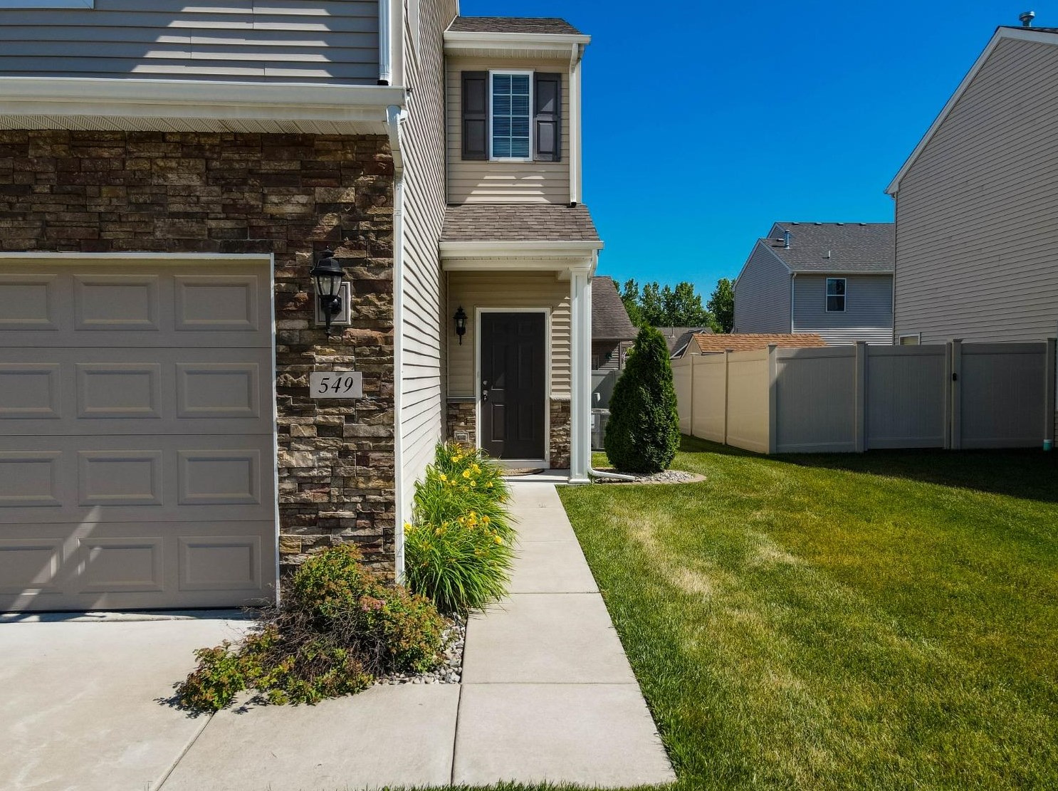 549 Clover Ln, Griffith IN  46319-3467 exterior