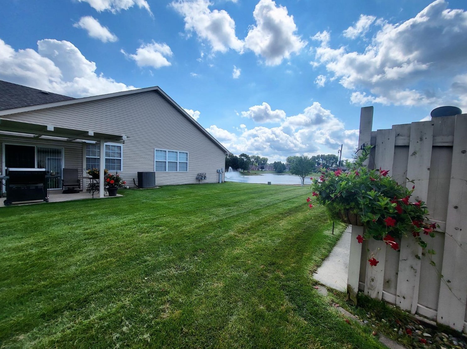 1207 Lily Ln, Schererville IN  46375-1471 exterior