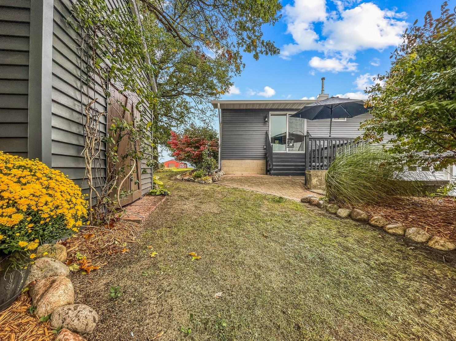 2802 300, La Porte IN 46350-8949 exterior