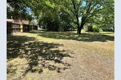 401 Gilbert Road, Irving, TX 75061 - Photo 1