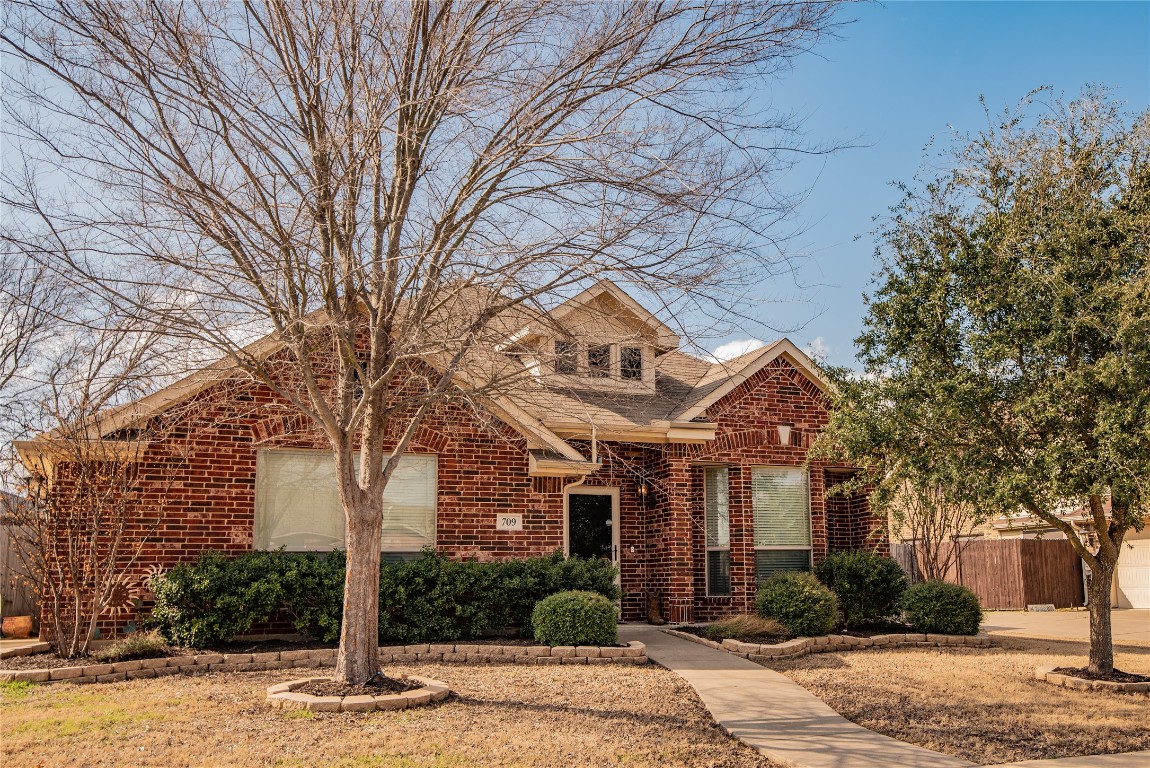 709 Willow Crest Dr, Midlothian, TX 76065 - MLS 20256206 - Coldwell Banker