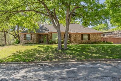 140 Willow Ridge Road, Fort Worth, TX 76103 - Photo 1