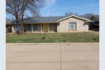 69  Regents Park, Bedford, TX 76022 - Photo 1