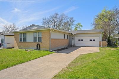 3831 Summitt Ridge Drive, Dallas, TX 75216 - Photo 1