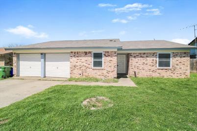 6401 Macarthur Drive, Watauga, TX 76148 - Photo 1