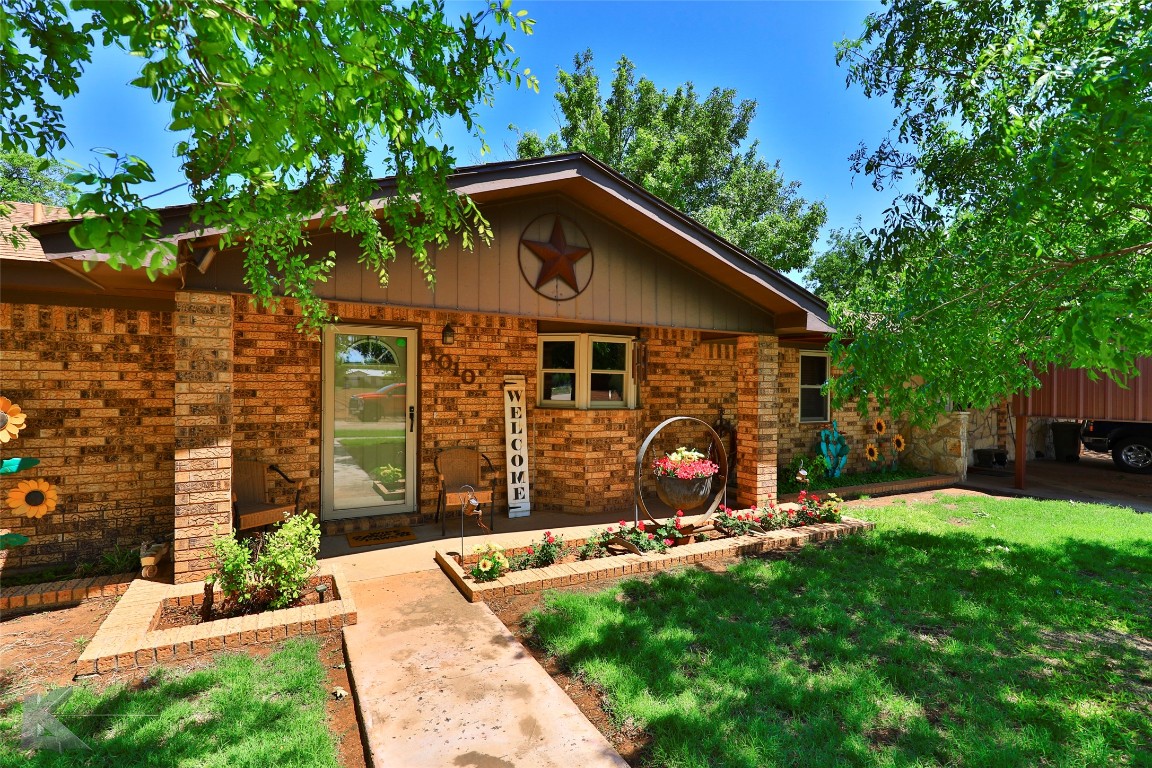 1010 N Cedar Ave, Munday, TX 76371 MLS 20319760 Coldwell Banker