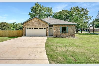 203 E Locust Street, Collinsville, TX 76233 - Photo 1