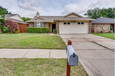 311 Valley Spring Drive, Arlington, TX 76018 - Photo 1