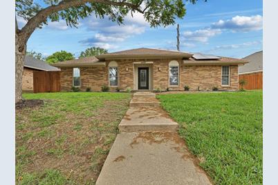 5509 Edgewater Circle, Rowlett, TX 75088 - Photo 1