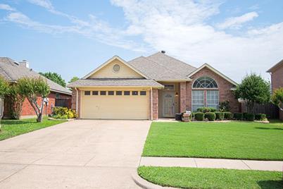 2862 Briar Hill Drive, Grand Prairie, TX 75052 - Photo 1