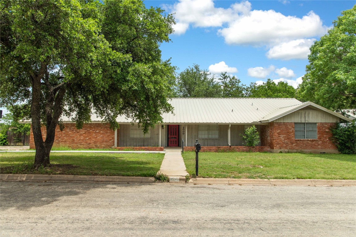 2000 7th St, Brownwood, TX 76801 - MLS 20347168 - Coldwell Banker