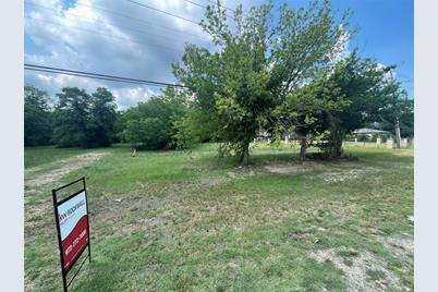1124 W Pleasant Run Road, DeSoto, TX 75115 - Photo 1
