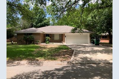 303 Melody Lane, Gainesville, TX 76240 - Photo 1